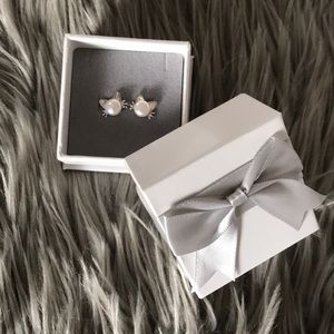 NWOT Cat earrings